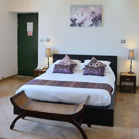 Leone B&B 4*