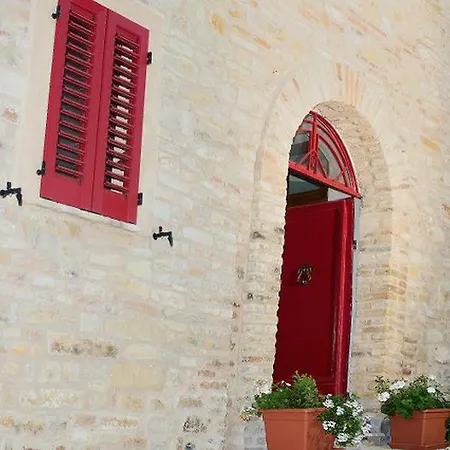 Leone Bed & Breakfast 4*