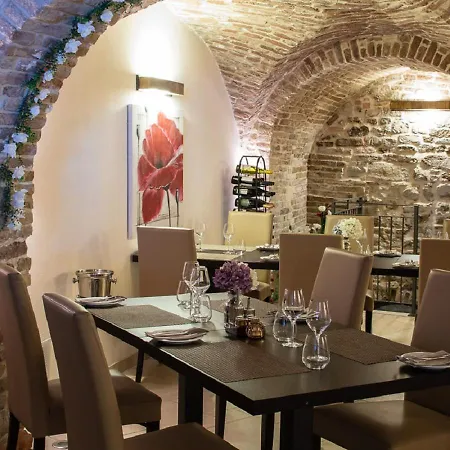 Leone Bed & Breakfast 4*